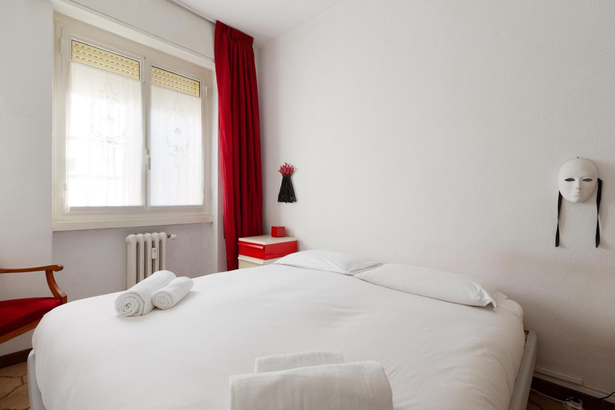 Milan-Linate Apartment With Balcony Exterior photo