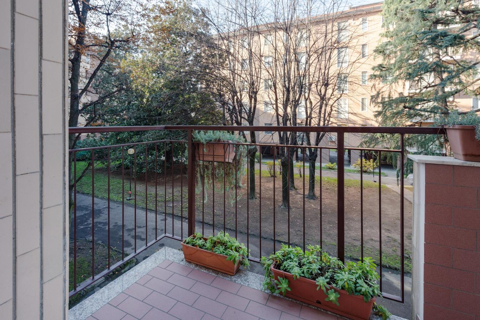 Milan-Linate Apartment With Balcony Exterior photo