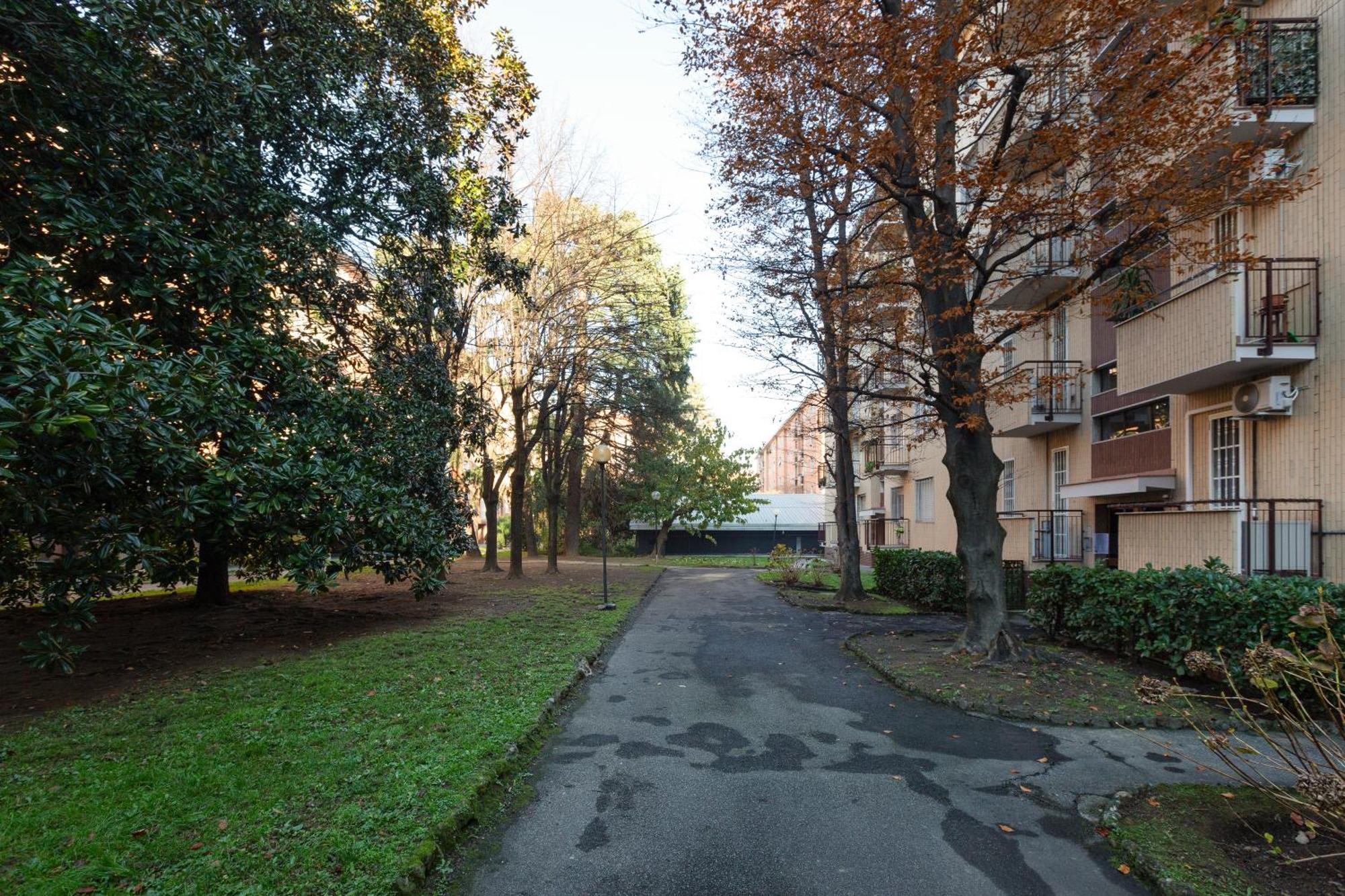 Milan-Linate Apartment With Balcony Exterior photo