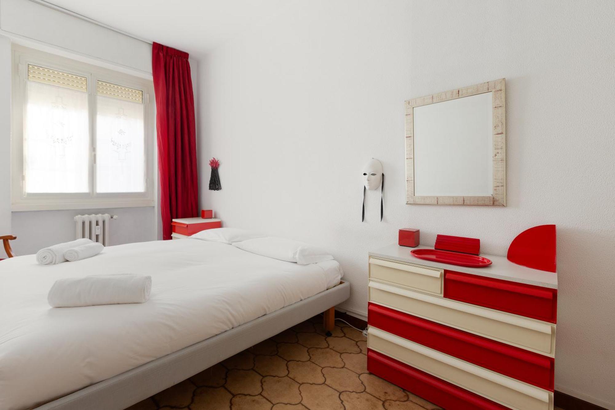 Milan-Linate Apartment With Balcony Exterior photo